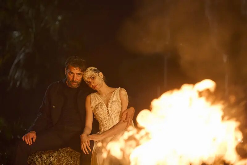 Adriano Giannini ed Elodie in una fotografia di scena di Gioco pericoloso