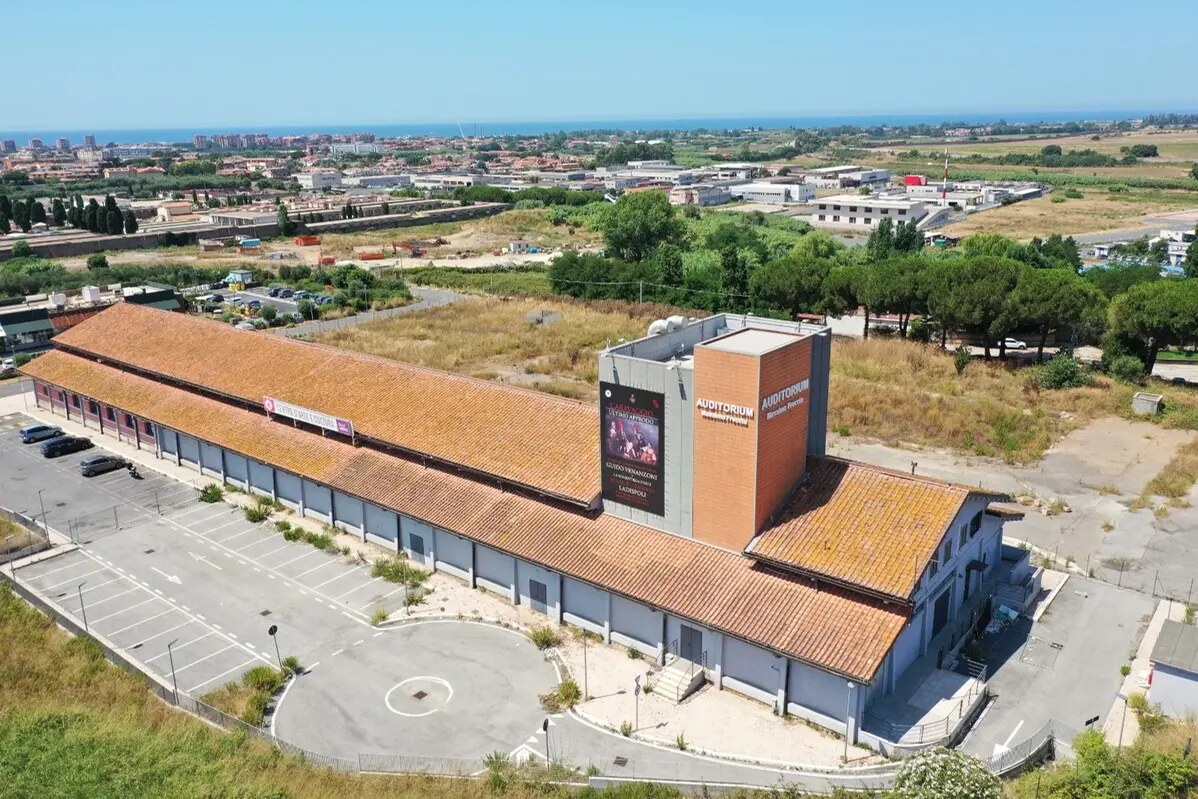 Vista aerea del Cineteatro Massimo Freccia di Ladispoli