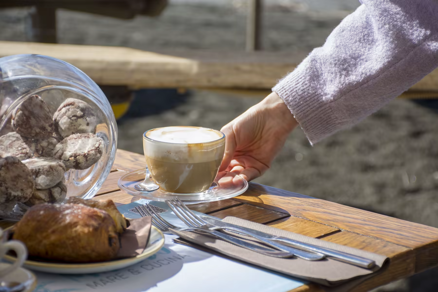 La prima colazione sulla riva