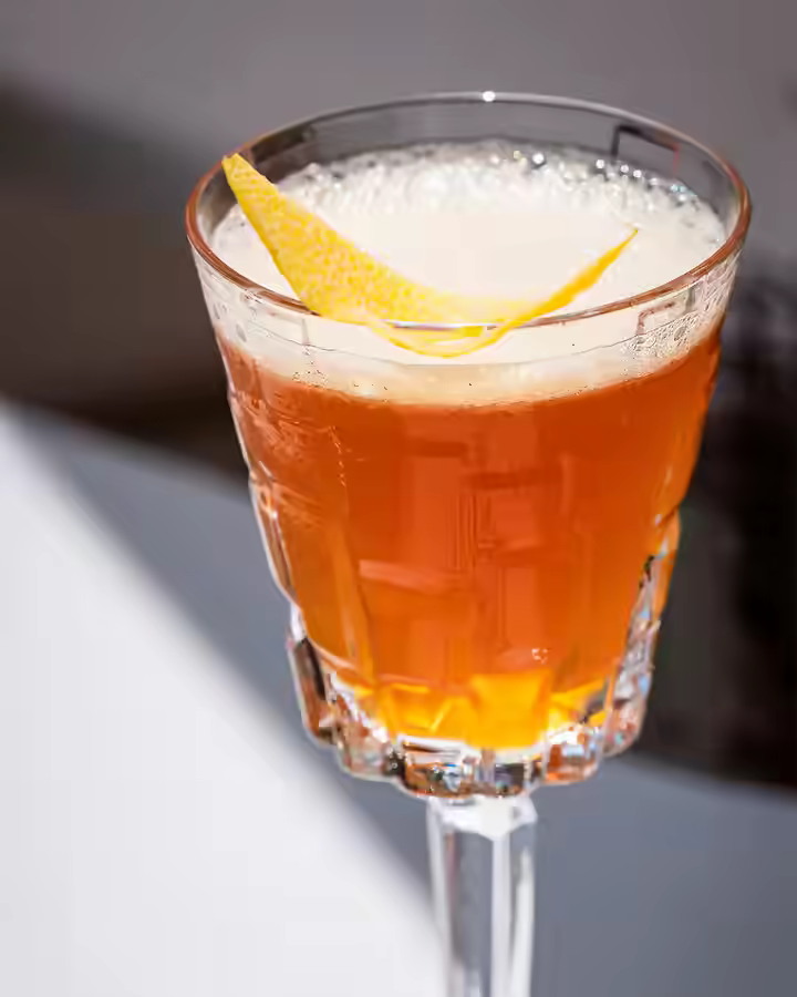 Cocktail signature MarTerreno con agrumi